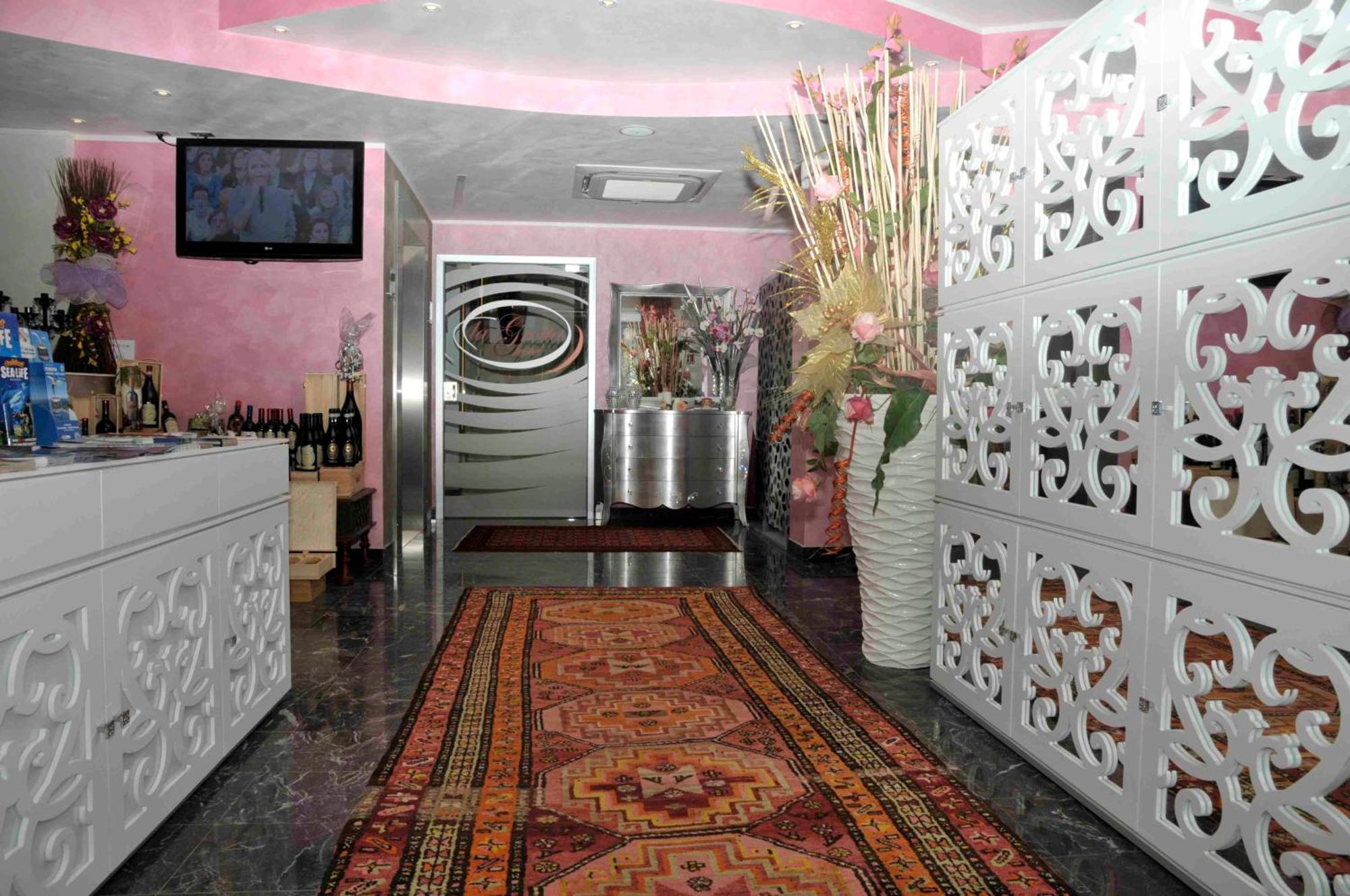 La Grotta Hotel — Photos 1